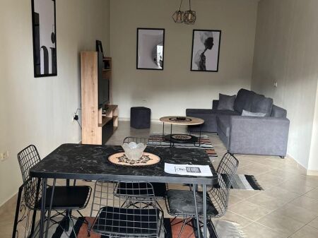 Jepet apartament 1+1 me qira tek Rruga Mine Peza , Zogu i Zi , Rruga e Durresit .