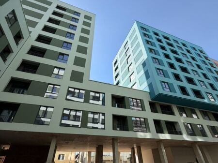 Shitet apartament 3+1+2 tualete+depo tek Splendor Residence , Porcelan .
