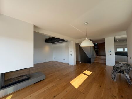 Vile 3 Kateshe per qira tek Long Hill Residence prane TEG.