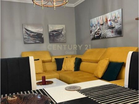Jepet me qira apartament 1+1 te rruga e Durresit.
