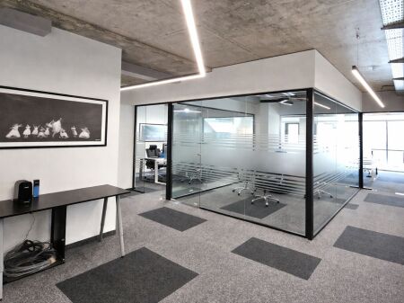 Office for rent on Rruga e Kosovareve, Artificial Lake.