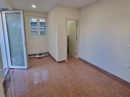 shop for rent at Pazari i Ri