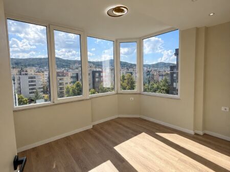 Shitet apartament 1+1 tek Komuna e Parisit
