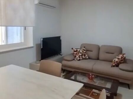 Apartament 2+1 me qira pas basades Amerikane
