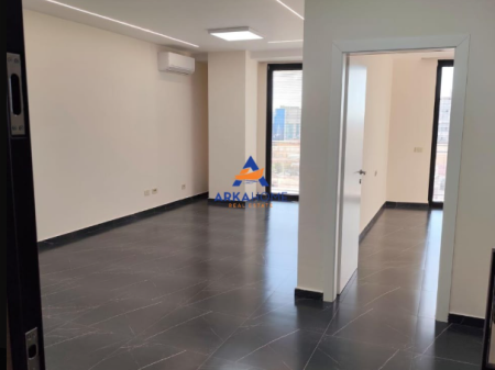 UFFICIO IN AFFITTO 75 M2 "ZOGU I ZI" 650 EURO