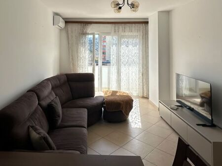  JEPET ME QIRA APARTAMENT 1+1 – KOMPLEKSI KONTAKT