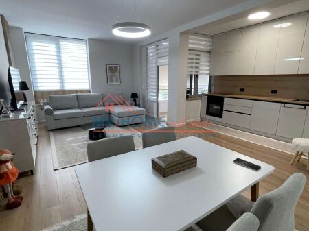Apartament 2+1 me qera Qender ne Tirane