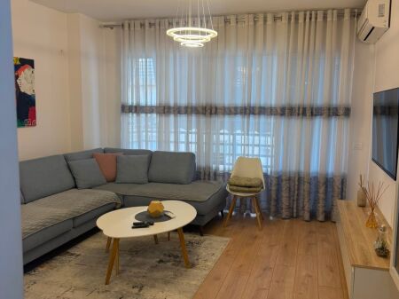 SHITET APARTAMENT 1+1 – PËRBALLË DELIJORGJIT