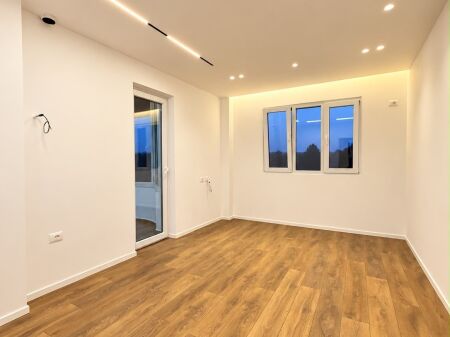 Shitet apartament 1+1 tek 21 Dhjetori