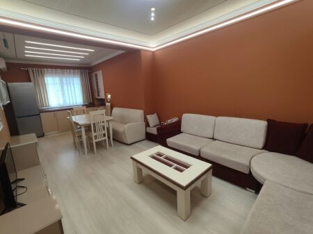 Jepet apartament 2+1 me qera ne Rrugen Hoxha Tahsin prane Pazarit te Ri, Tiranë.f  ID 5543