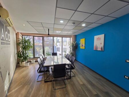 Office space for rent at the entrance to Dibra Street!