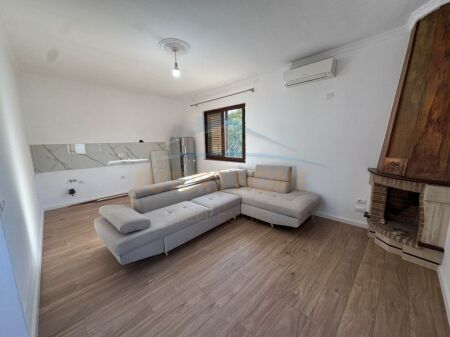 Shitet, Apartament 1+1, Rruga Forsina Plaku