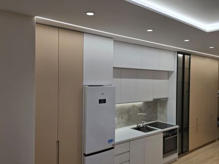 Jepet garsoniere+post parkimi me qira tek Rruga 5 Maji , pas Concord Center , Allias .