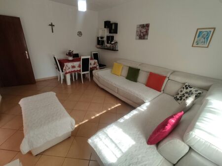 Shitet apartament 1+1 ne zonen e 21 Dhjetorit prane Kopshtit 26, Tirane. ID 5848.
