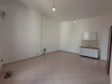 🏡 Shitet apartament 1+1 pranë Prokurorisë, rr. Haxhi Hysen Dalliu, Tiranë.