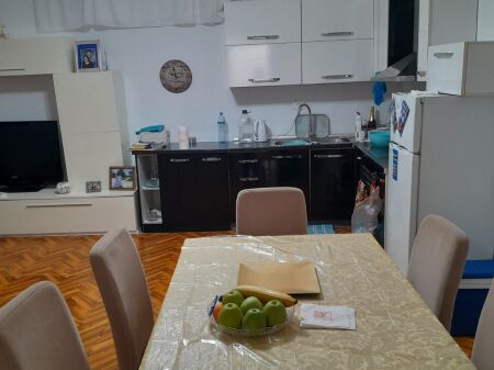 Qera | Shtëpi private 4 + 1 | Laprake | 800 €/muaj