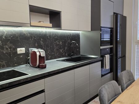 Super apartament 2+1 per qira Prane Delijorgjit