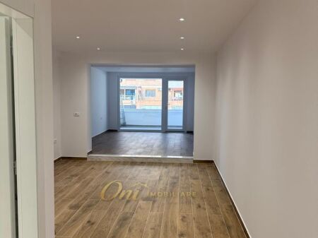 BULEVARDI I RI AMBIENT ZYRE 60M2 PER SHITJE