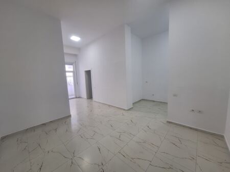 Appartamento 2+1 in affitto in via Mine Peza. Flora Cafe