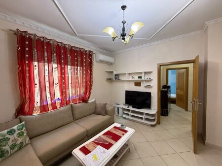2+1+Veranda apartment for rent at Zogu i Zi, near Ring Center.