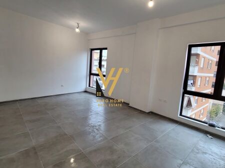 UFFICIO IN AFFITTO 66 M2 A MYSLYM SHYRI 65.000 LEKE