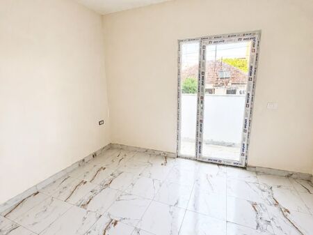 Shitet apartament 1+1 afer agjencise Kavaje