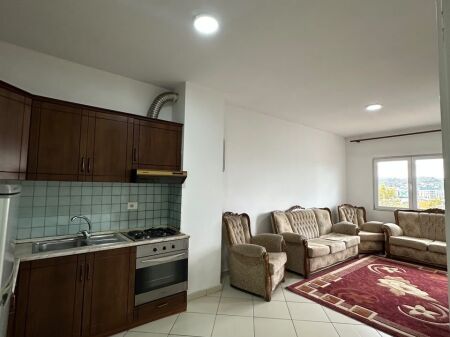 Vendesi appartamento 1+1 vicino al Terminal, ex Dogana, Kthesa e Kamzes, Casa Italia, Kashar.