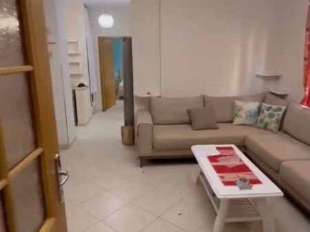 Jepet apartament 2+1+Verande me qera tek Zogu i Zi