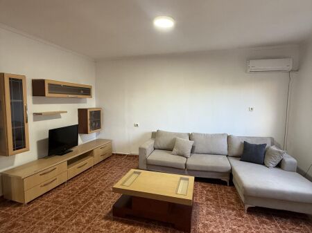 Tek Rruga Ndre Mjeda, Ish Parku, Shitet Apartament 2+1 Me Lokacion Perfekt