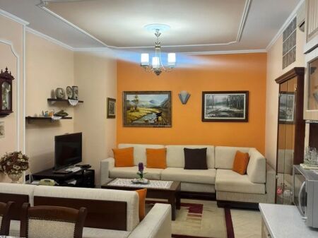 APARTAMENT ME QERA 2+1 ZOGU I ZI 70.000 LEKE FH-99561