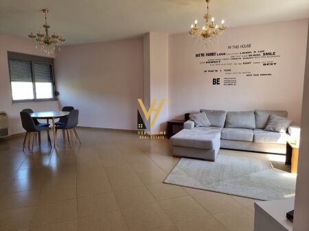 JEPET APARTAMENT 3+1+3+3 BLK ME QERA TE RRUGA PETI 1.000 EURO