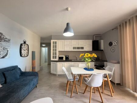 Apartament 2+1+Ballkon me Qera Afatgjate - Restorant Tradicional Varka, Plazhi i Vjeter, Vlore