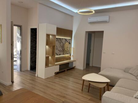 Qira, Apartament 2+1+2+Post Parkimi, Kinostudio, 55.000 Leke/muaj
