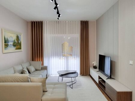 Rent, 1+1 apartment + balcony, New Bazaar, 70,000 Lek