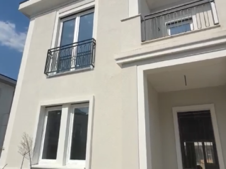  **VILLA DI LUSSO IN VENDITA CON PISCINA – ROLLING HILLS 2**