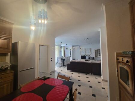 APARTMENT FOR SALE – IDEAL OPPORTUNITY FOR RESIDENCE AND BUSINESS