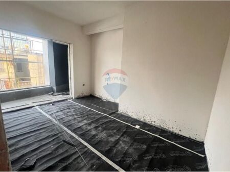 APARTAMENT 1+1 PER SHITJE NE QENDER
