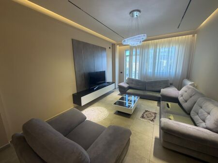 Jepet Apartament me qera yzberisht 550