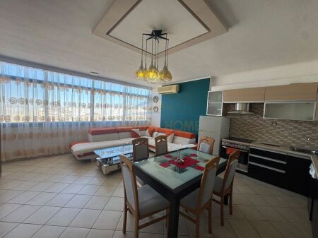 Shitet, Apartament 3+1+2 tek Ish Parku, Tiranë.