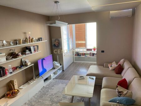 2+1+2 apartment for rent on Kavaja Street