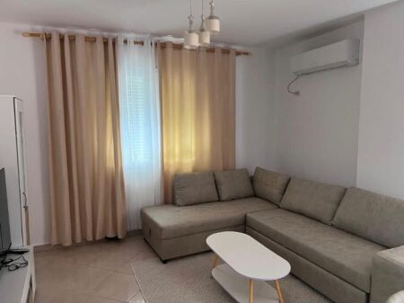 Apartament 1+1 per shitje Kompleksi Tom Doshi !