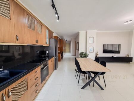 SHITET APARTAMENT LUKSOZ 2+1+2+2 Poste Parkimi | PAMJE NGA LIQENI ARTIFICIAL