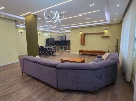 Appartamento 3+1 in affitto a Oxhaku, Tirana - 200m²