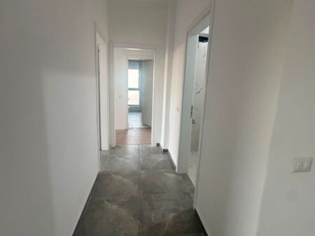 Apartament 2+1 per qera Fusha e Aviacionit !