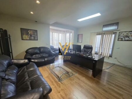 LOCALE COMMERCIALE DI 140 M2 IN AFFITTO IN VIA KOSOVAREVE 2.500 EURO