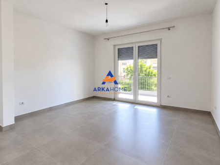APPARTAMENTO 2+1 CON BALCONE IN AFFITTO "KAMEZ" 35.000 LEKE