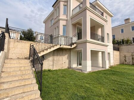 Villa di Lusso su 3 Piani in Vendita presso Collina Verde Residence, Vicino a TEG, Tirana |