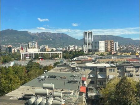 In Affitto: Un Piano di un Edificio Prestigioso, Via Kavaja