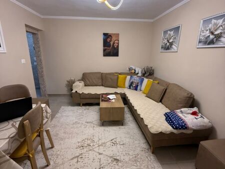 SHITET APARTAMENT 1+1 – PRANË LICEUT ARTISTIK
