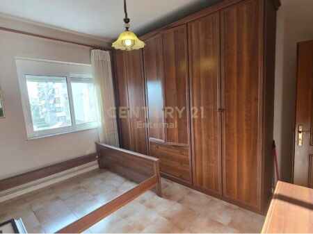Shitet Apartament 2+1 ne Rrugen Fortuzi